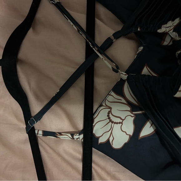 Floral Black Pleated Dress - Picture 6 of 6